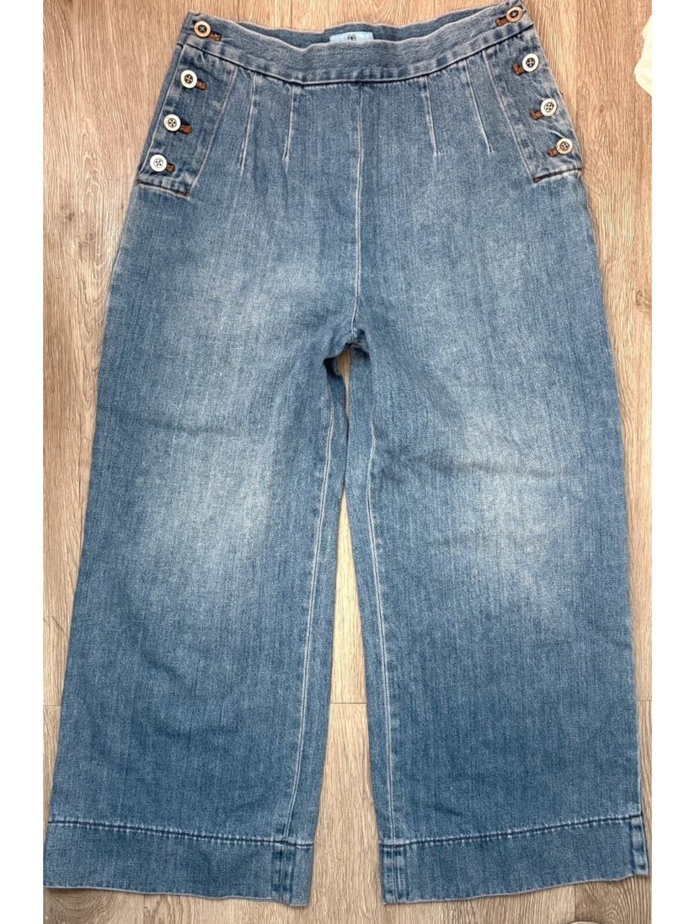 CeCe Wide Leg Cropped Denim Pants with Side Button Detail Size 30/10